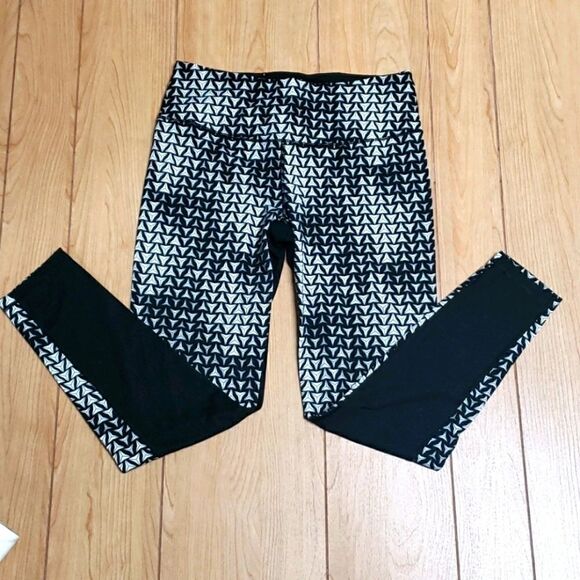 VICTORIA'SāSECRETāVSXĀ KNOCKOUTāLEGGINGSāBLACKāWITH STARāPRINT - Picture 2 of 5